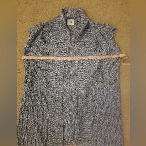 #28 Cabi sleeveless Cardigan - Picture 8 of 9
